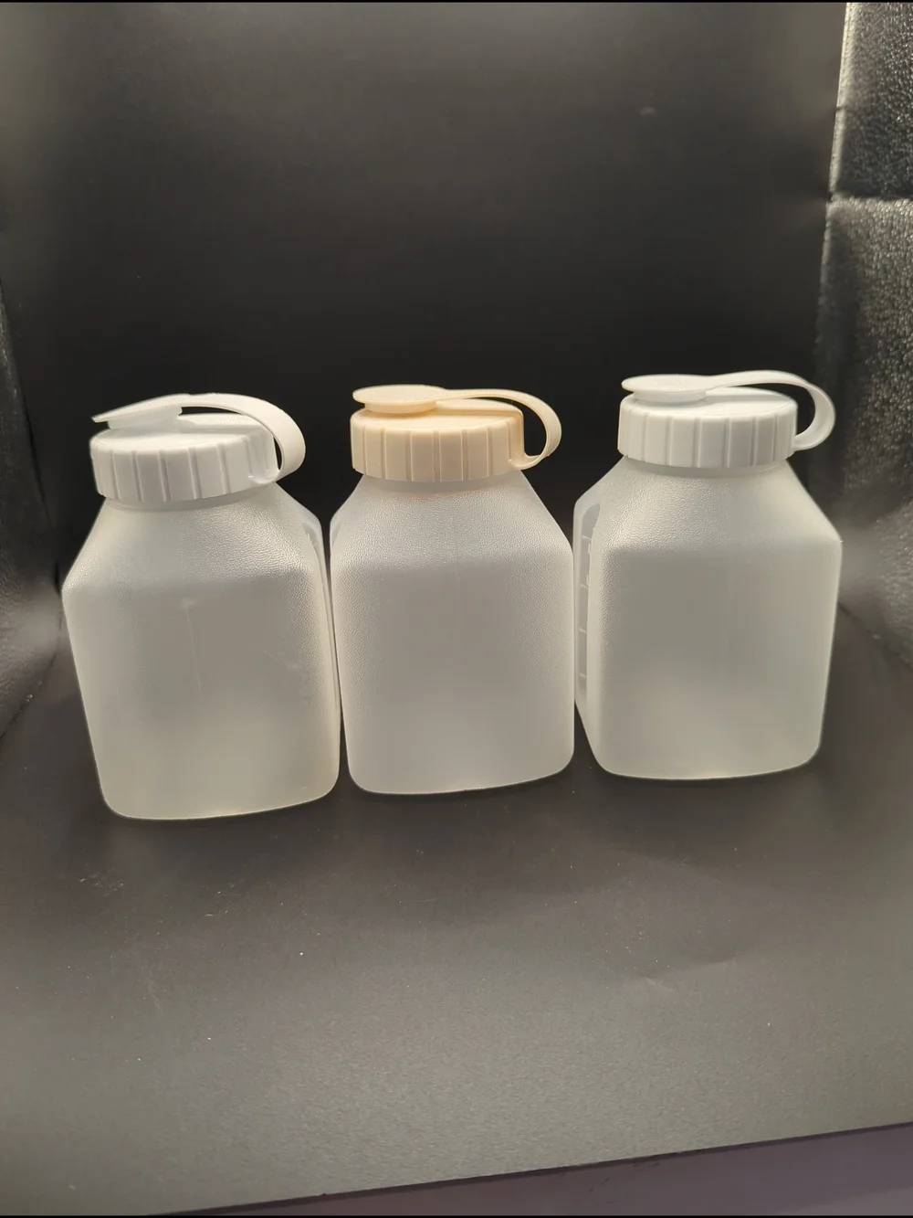Lot of 3 - Rubbermaid One Pint 0229 Drink Bottles Servin Saver Flip Top Lids 246